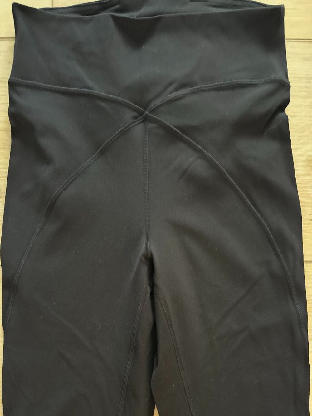 Lululemon Black High Rise Crop Leggings V Contour Seam Size 10 - Picture 2 of 5